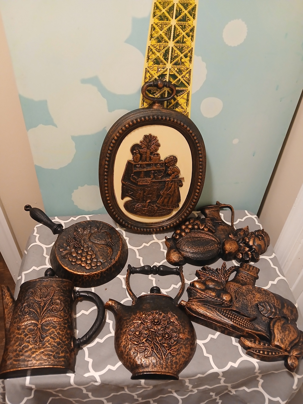 Homco Black Plastic Wall Hanging Hardware